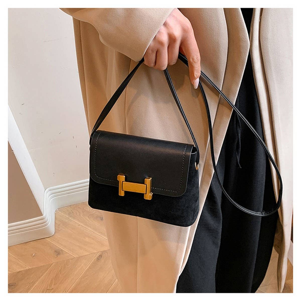 WOMEN CROSS BODY CHAIN SMALL SQUARE BAG: Brown