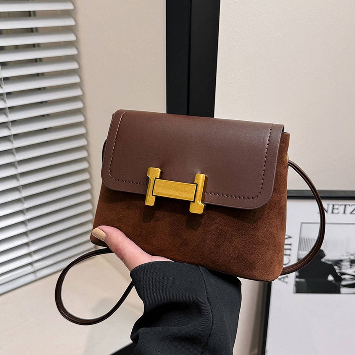 WOMEN CROSS BODY CHAIN SMALL SQUARE BAG: Brown