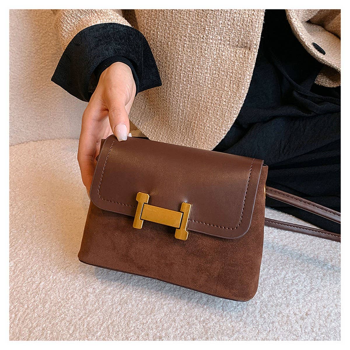 WOMEN CROSS BODY CHAIN SMALL SQUARE BAG: Brown