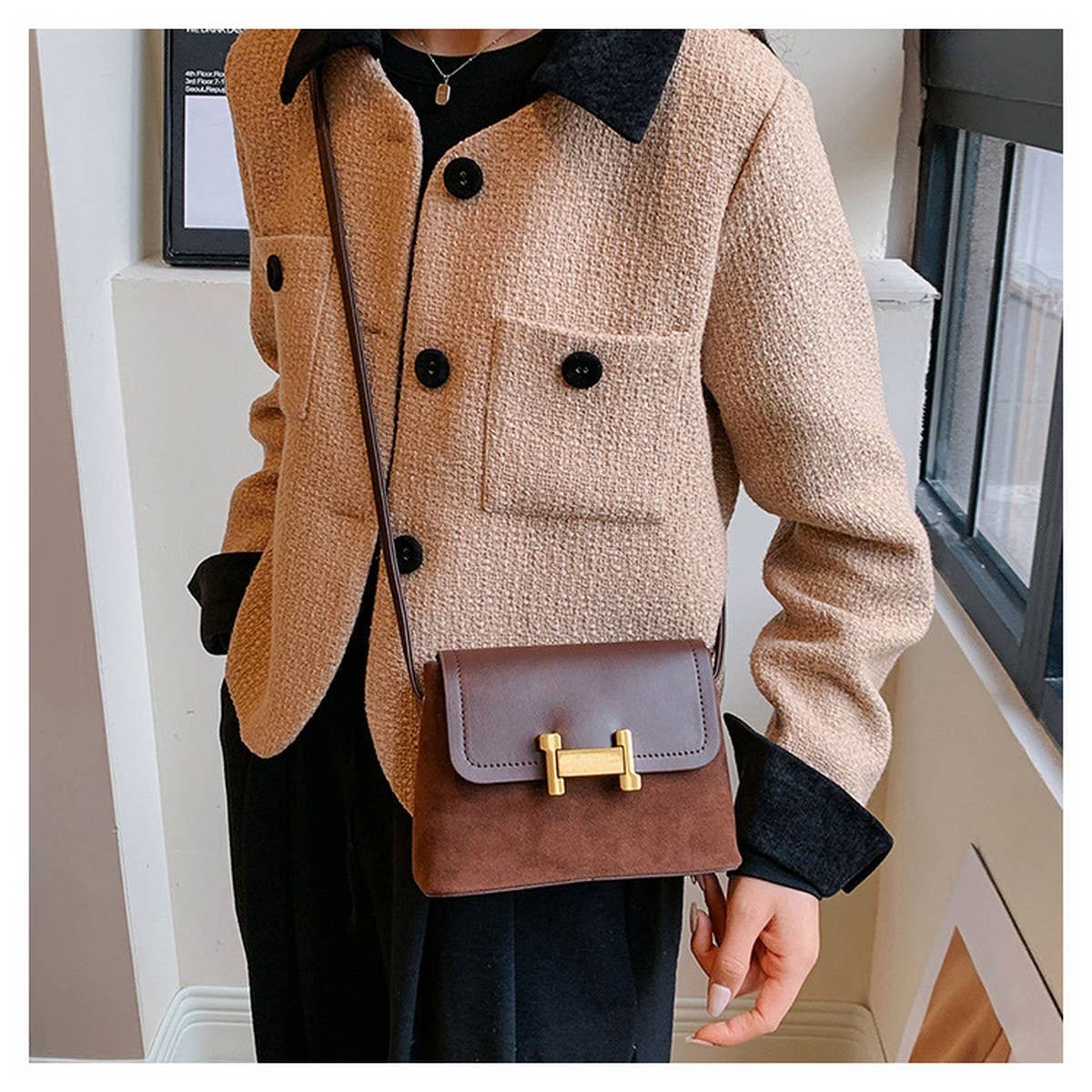 WOMEN CROSS BODY CHAIN SMALL SQUARE BAG: Brown